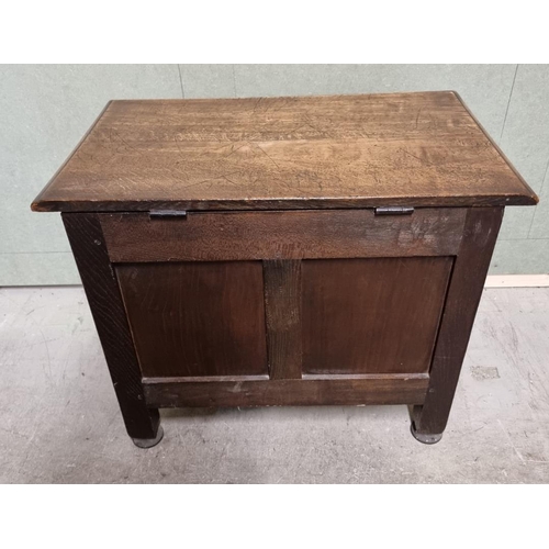 1078 - A small 'Ipswich Oak' carved linenfold coffer, 61cm wide.