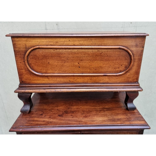 1082 - A small mahogany coffer, 61cm wide.