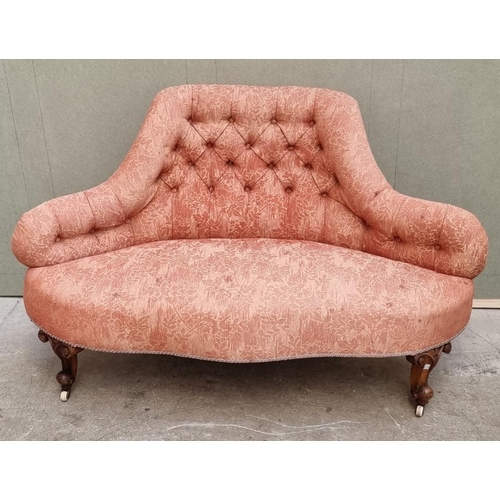 1090 - A small Victorian walnut and button upholstered settee, 135cm wide.