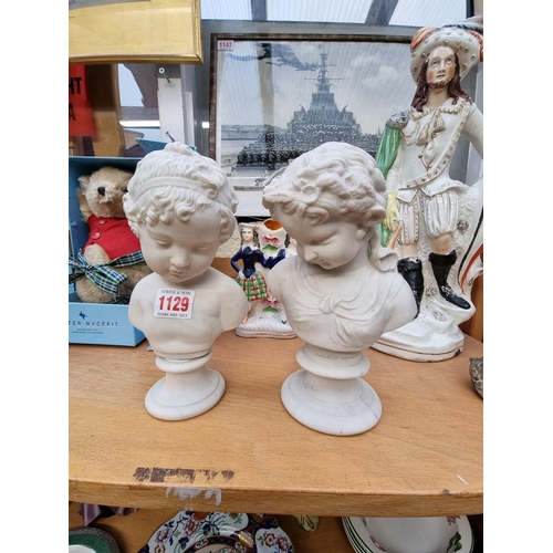 1129 - A mixed lot, to include two Parian busts, 19.5cm high. (6) 