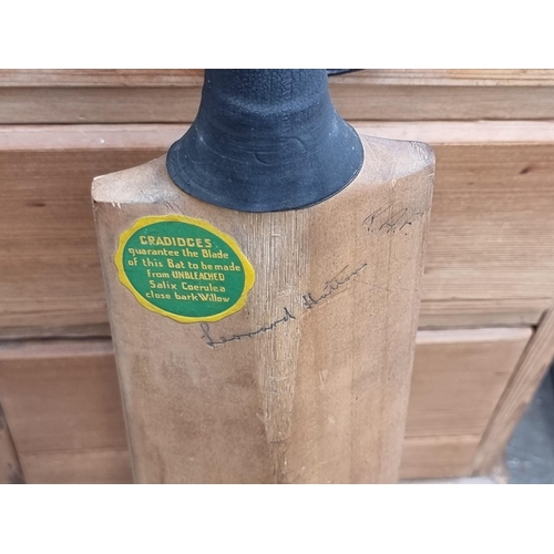 1200 - Cricket: The Len Hutton Autograph bat, further inscribed 'Leonard Hutton' verso. ... 