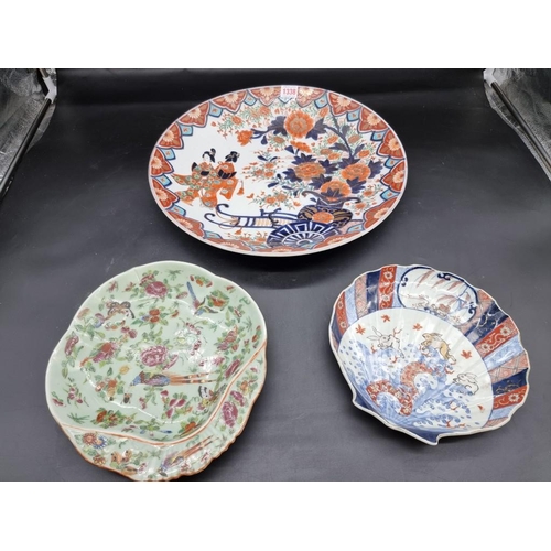 1338 - A Japanese Imari charger, 40.5cm diameter; together with another Japanese Imari scallop dish, 2... 