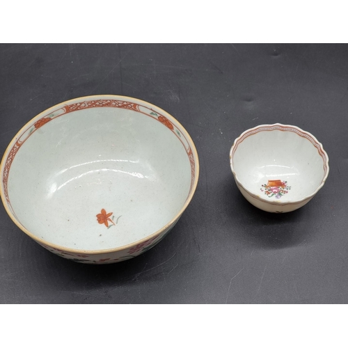 1380 - A mixed lot, to include: an 18th century Chinese bowl, 14.5cm diameter, a Royal Crown Derby Imari bi... 