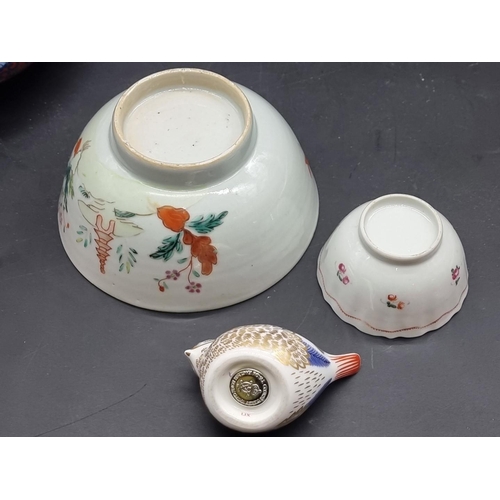 1380 - A mixed lot, to include: an 18th century Chinese bowl, 14.5cm diameter, a Royal Crown Derby Imari bi... 