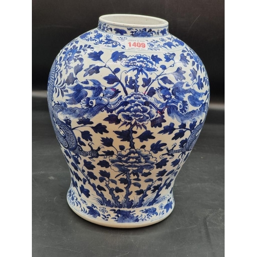 1409 - A large Chinese blue and white inverted baluster jar, painted with dragons, 19th century, Qianlang f... 