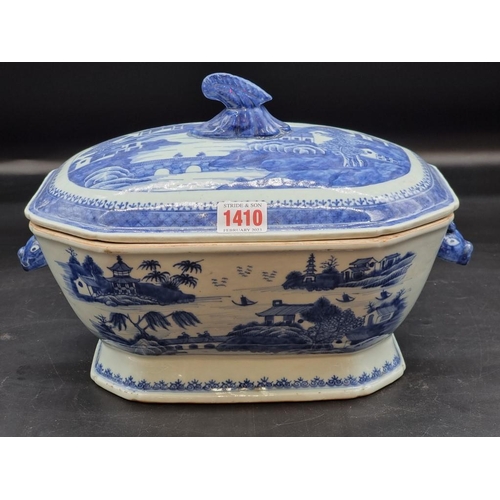 1410 - A Chinese blue and white tureen and cover, 18th century, 32cm wide.