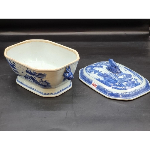 1410 - A Chinese blue and white tureen and cover, 18th century, 32cm wide.