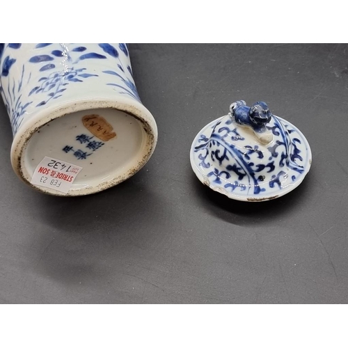 1432 - A group of Chinese blue and white porcelain, Kangxi and later, to include a large Ming style vase an... 