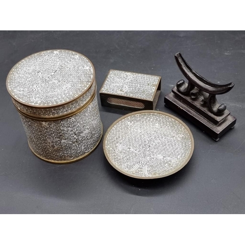 1434 - A small group of Chinese and Eastern items, to include a metal casket, 22cm wide. ... 