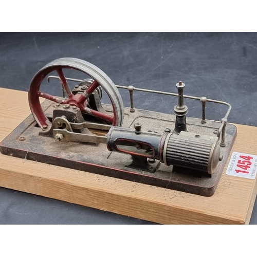 1454 - An old stationary steam engine, 18cm wide, on pine plinth. 