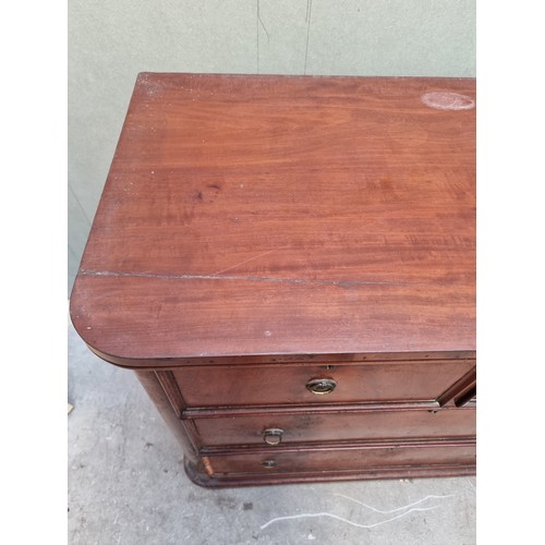 1618 - A late Victorian chest of drawers.