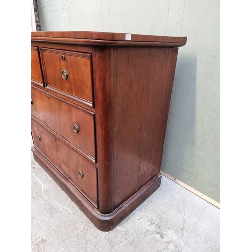 1618 - A late Victorian chest of drawers.