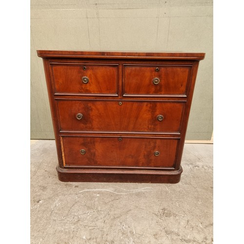 1618 - A late Victorian chest of drawers.