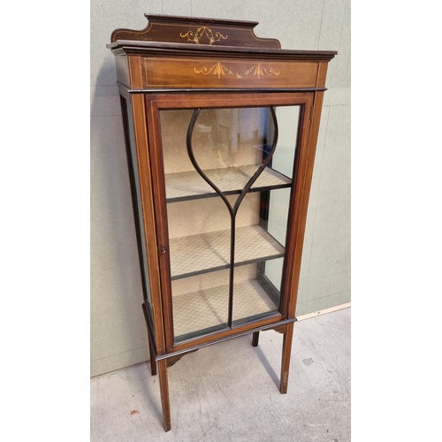 1621 - An Edwardian mahogany, painted and line inlaid display cabinet, 139.5cm high x 59cm wide.... 