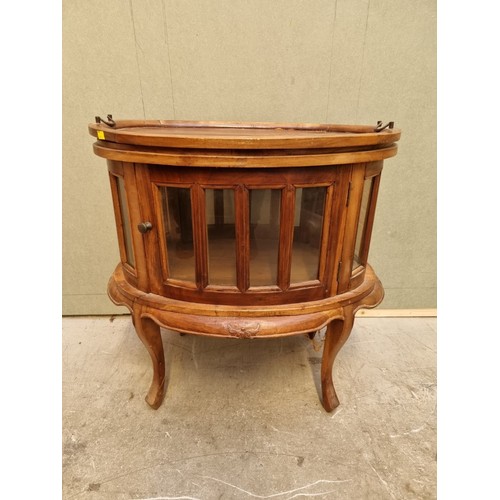 1617 - An Eastern hardwood oval tray top display cabinet, 81cm wide.