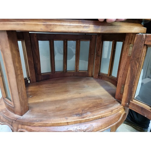 1617 - An Eastern hardwood oval tray top display cabinet, 81cm wide.