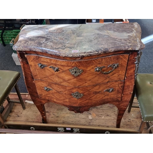 1094 - A small Louis XV kingwood and marble top commode, with brass mounts, 77.5cm wide. ... 