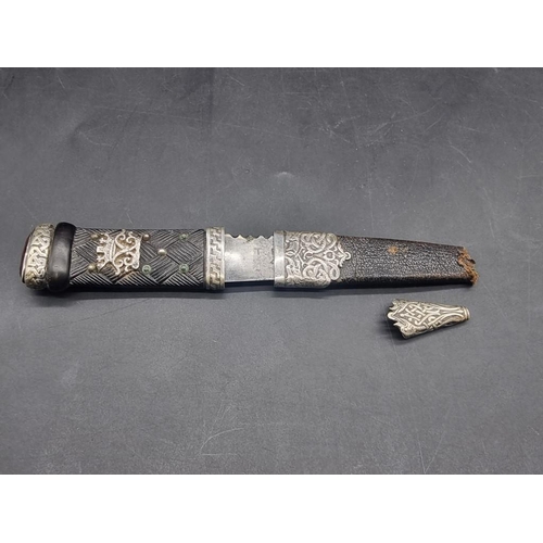 1521 - An Argyll and Sutherland Highlander officer's skean dhu and sheath, by Anderson & Sons, George S... 