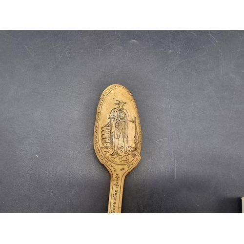 1534 - A rare 18th century Scrimshaw carved horn spoon, finely engraved with a Bavarian figure holding a ri... 