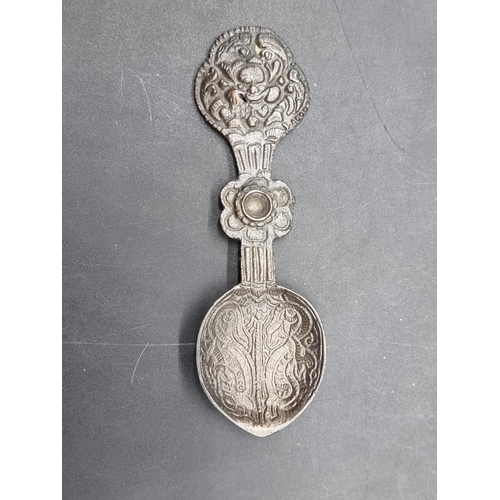 1539 - An interesting antique jet intaglio, decorated with classical figures, 4.5 x 3.7cm oval; together wi... 