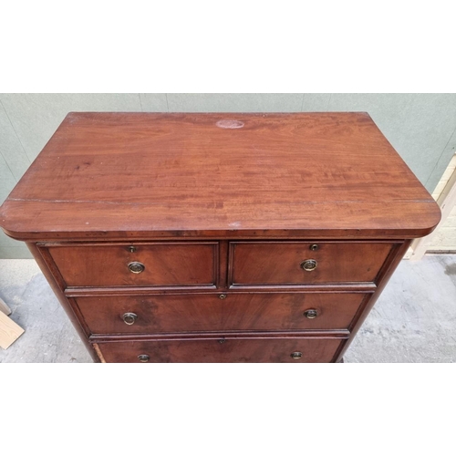 1618 - A late Victorian chest of drawers.