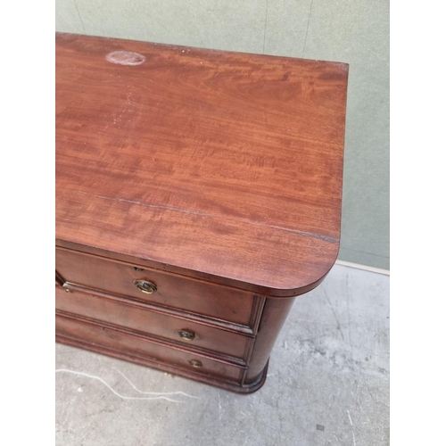 1618 - A late Victorian chest of drawers.