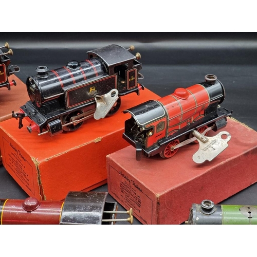 119 - Hornby O Gauge: a group of 6 vintage locomotives (3 boxed); together with 8 carriages.... 