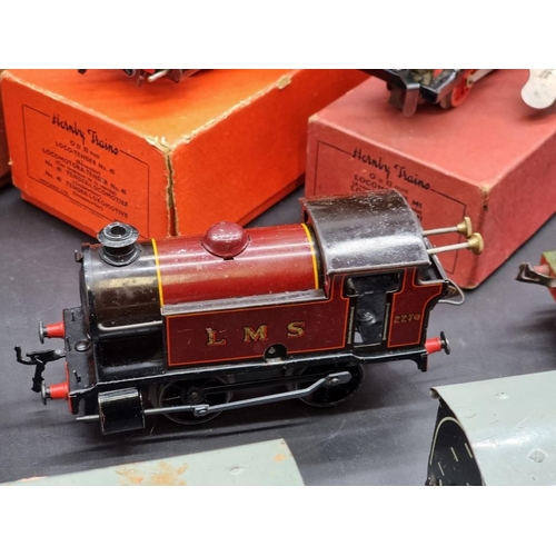 119 - Hornby O Gauge: a group of 6 vintage locomotives (3 boxed); together with 8 carriages.... 