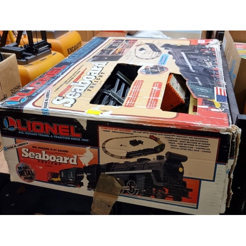 122 - Lionel: a US Lionel Seaboard Freight O gauge trainset, complete in distressed original box.... 