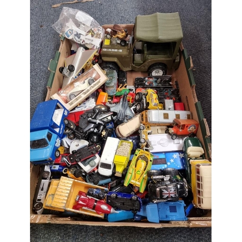 139 - Diecast: a tray of playworn diecast vehicles to include Corgi and Hotwheels examples.... 