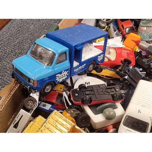 139 - Diecast: a tray of playworn diecast vehicles to include Corgi and Hotwheels examples.... 