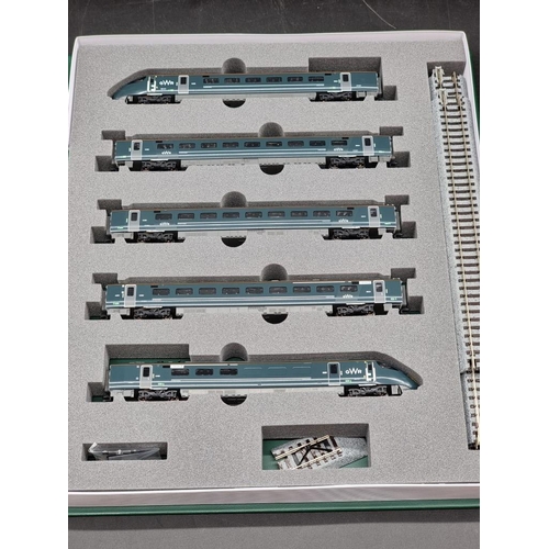 19 - Kato: N gauge, a Hitachi Class 800/0 GWR 5 car set, 10-1671, in case.