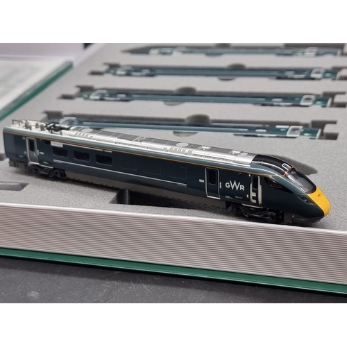 19 - Kato: N gauge, a Hitachi Class 800/0 GWR 5 car set, 10-1671, in case.