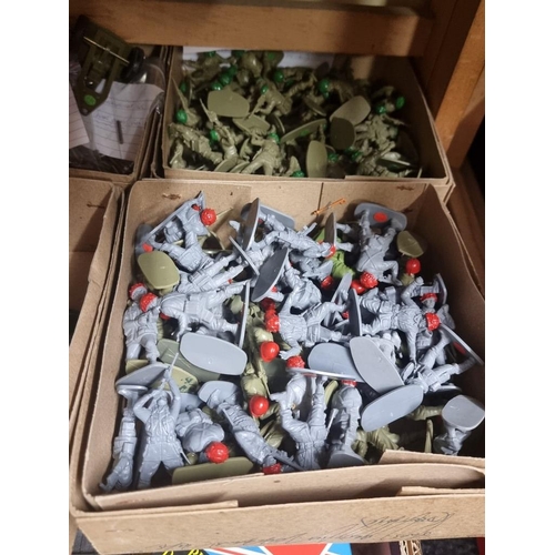 79 - Little Wars: set of soldiers and accessories assembled by vendor for the strategy game of Little War... 