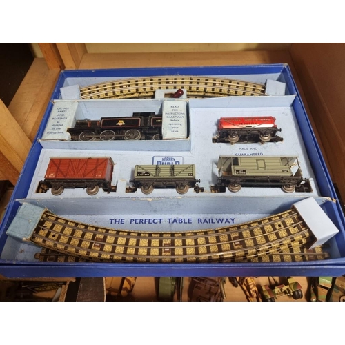 85 - Hornby: a Dublo EDG17 Tank Goods Train, British Rail, in original box.