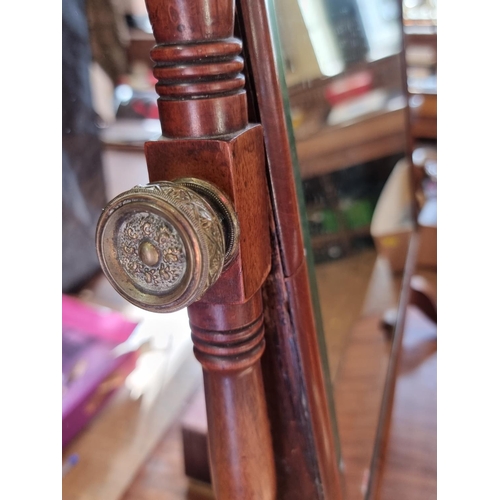 1100A - A large George IV mahogany toilet mirror, total width 71cm.