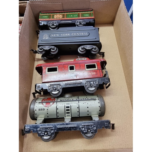 148 - Marx: a vintage incomplete Stream Line Steam Type Electrical Train, remote control, with original bo... 