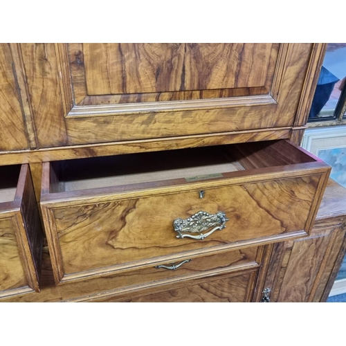 1017 - A good late Victorian figured walnut bedroom suite, comprising: a compactum style wardrobe, 195.5cm ... 