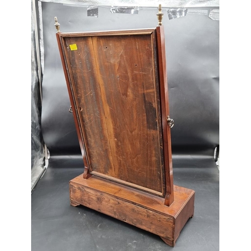 1051 - A George III mahogany toilet mirror, 42.5cm wide.