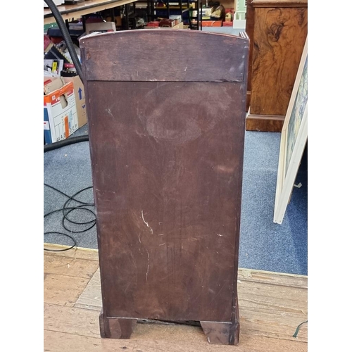 1064 - An Edwardian mahogany open bookcase, 44cm wide.