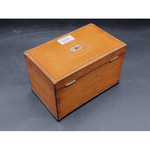 1079 - A George III satinwood and kingwood crossbanded tea caddy, 20cm wide.