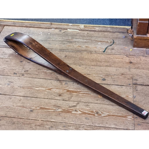 1198 - An old beech saddler's or leather worker's clamp, 111cm long.