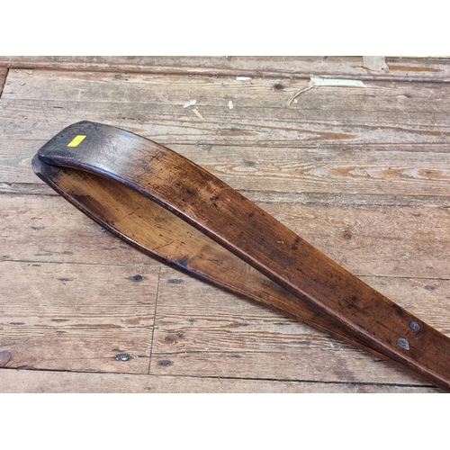 1198 - An old beech saddler's or leather worker's clamp, 111cm long.