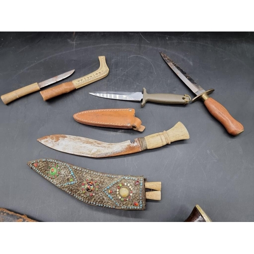 1596 - Six various knives and daggers, to include three kukris and sheaths; and an Inuit example. (6)... 