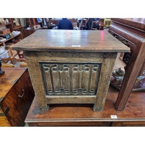 1084 - A small 'Ipswich Oak' linenfold coffer, 51cm wide.