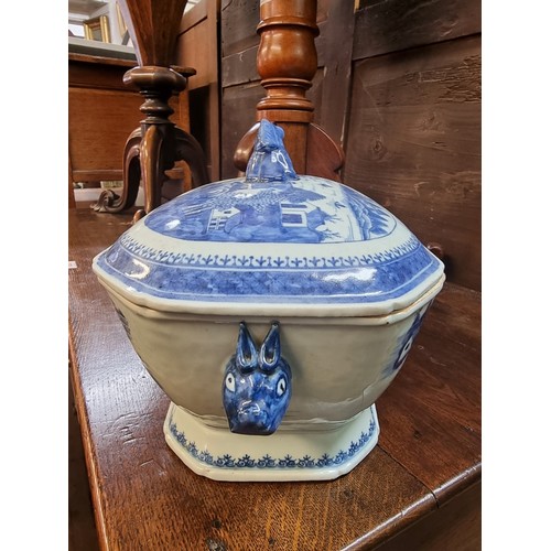 1410 - A Chinese blue and white tureen and cover, 18th century, 32cm wide.