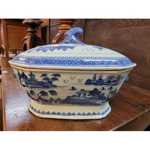 1410 - A Chinese blue and white tureen and cover, 18th century, 32cm wide.