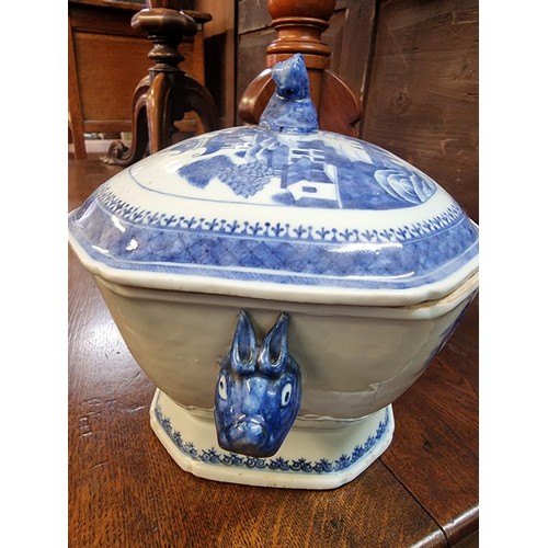 1410 - A Chinese blue and white tureen and cover, 18th century, 32cm wide.