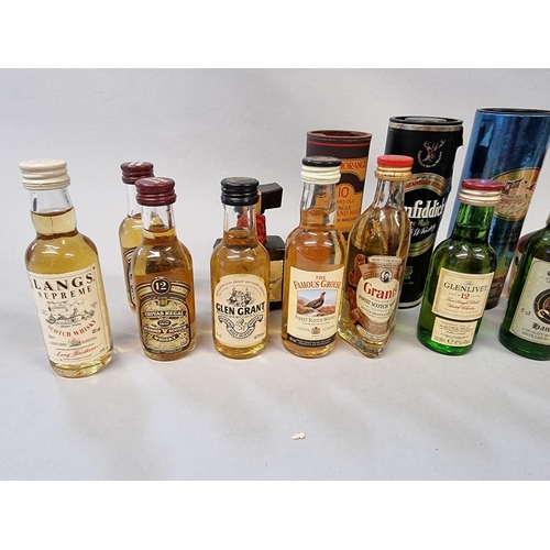 14 - Thirty one 5cl whisky miniatures, (all with good levels). (31)