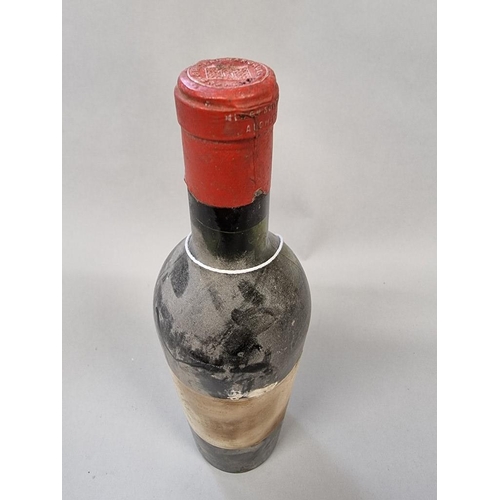 19 - A 75cl bottle of Chateau Margaux 1952.